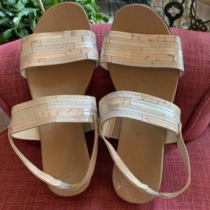 MUNRO Sandals in Cream, White & Silver Size 8WW